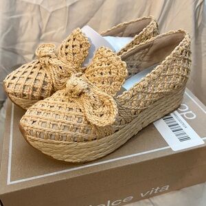 Dolce Vita Tan Espadrille Wedges Sneaker Pull on